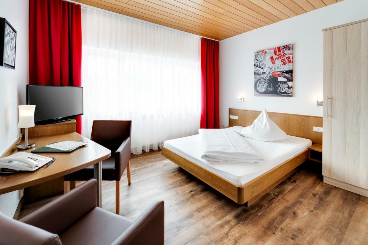 Hotel Waldparkstube Бад-Шёнборн Экстерьер фото